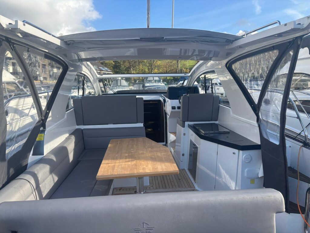 2023 Sealine S335 image 28