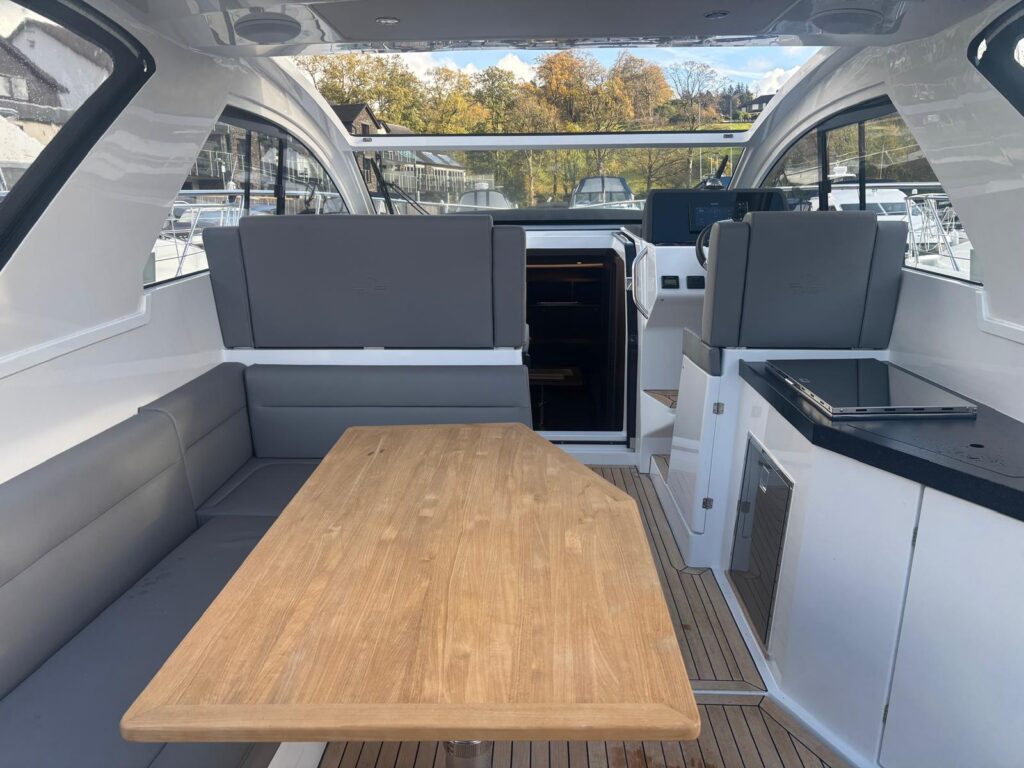 2023 Sealine S335 image 29