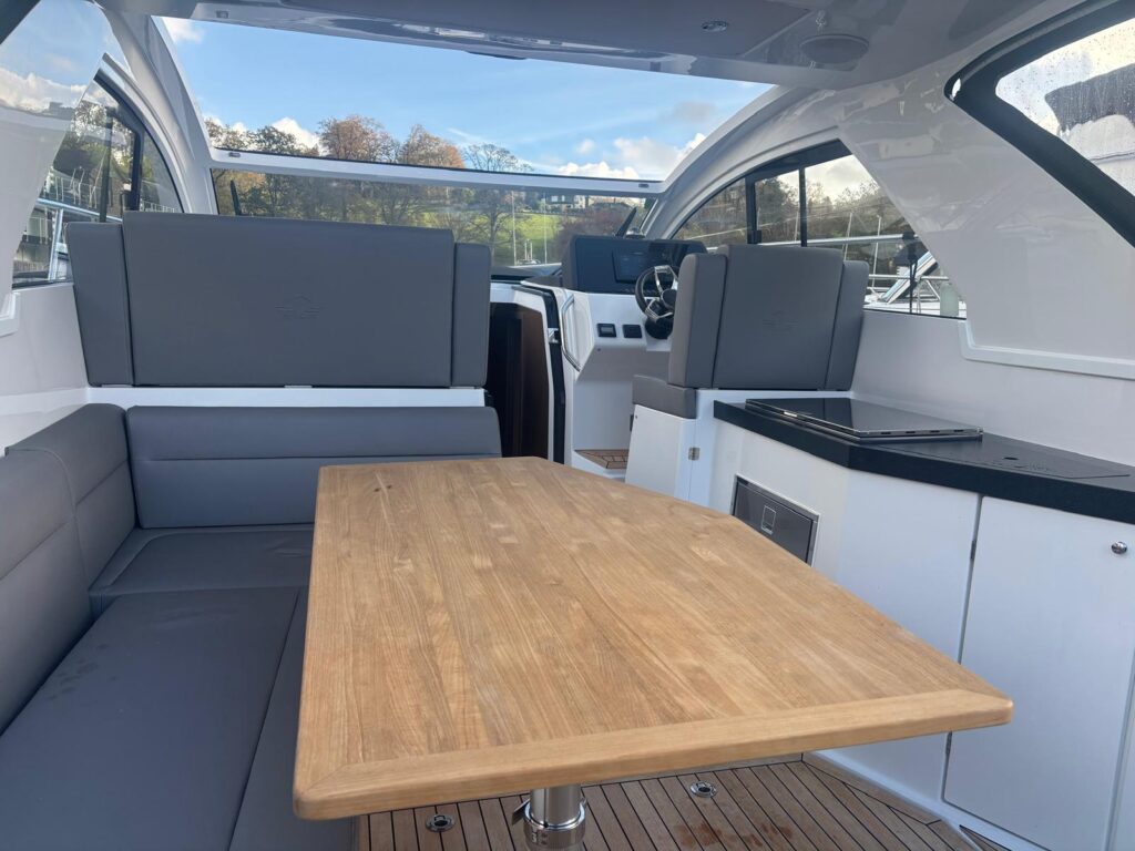 2023 Sealine S335 image 30