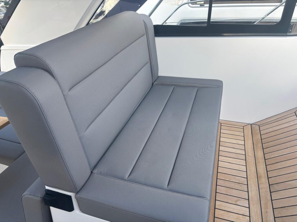 2023 Sealine S335 image 31
