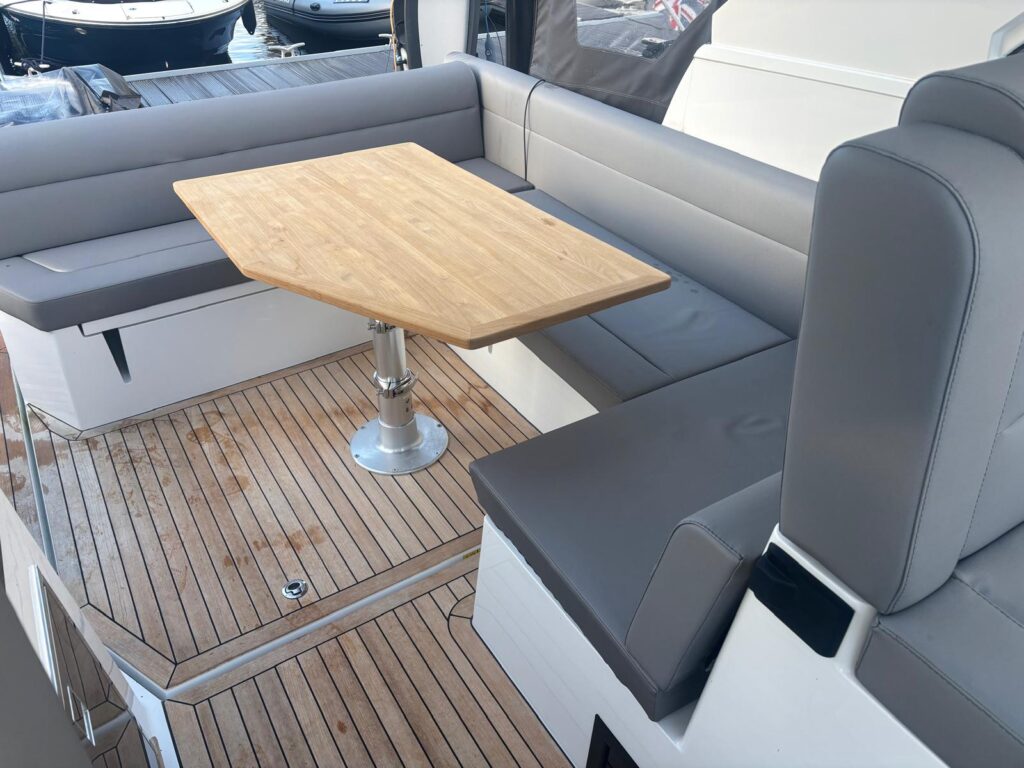 2023 Sealine S335 image 34