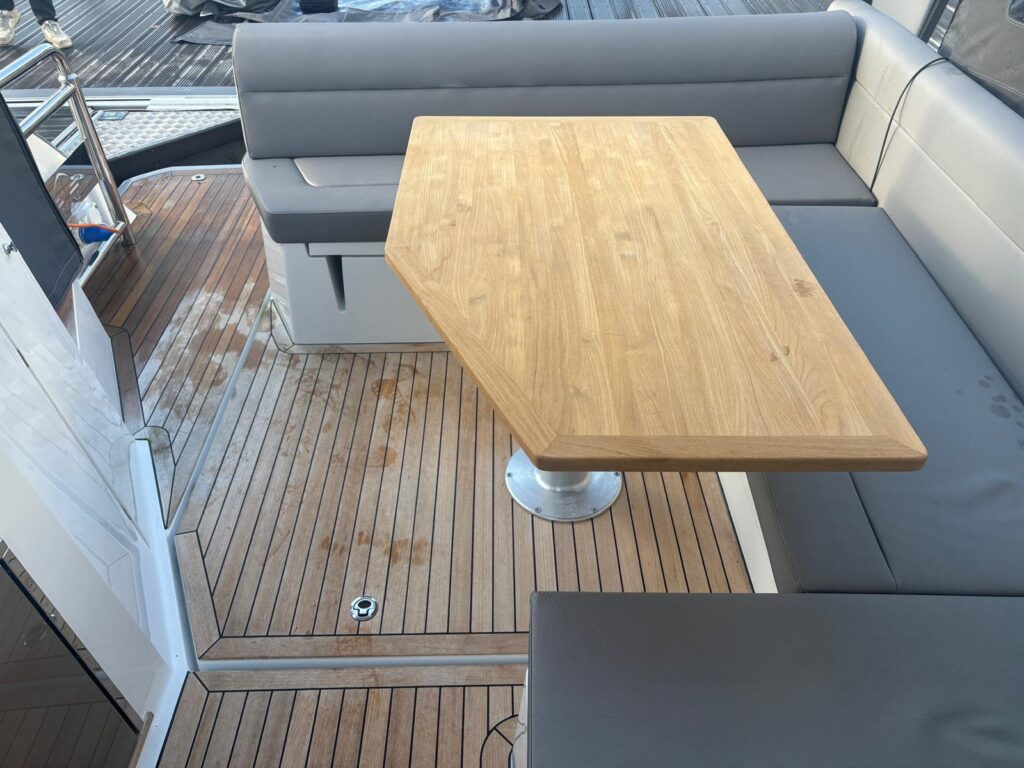 2023 Sealine S335 image 35