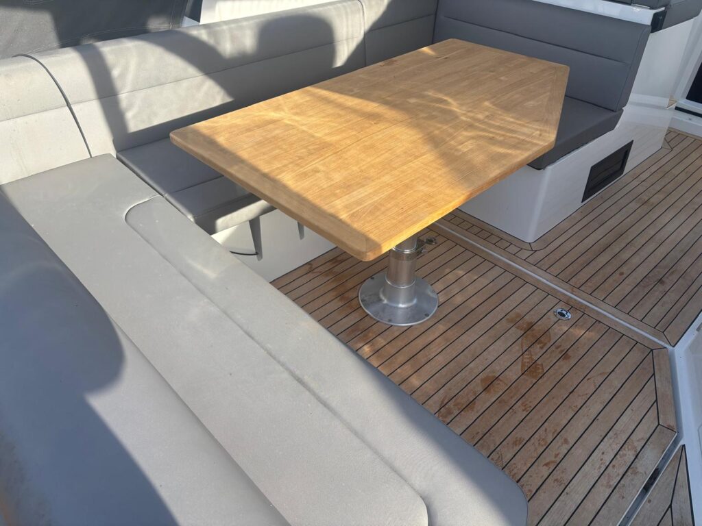 2023 Sealine S335 image 37