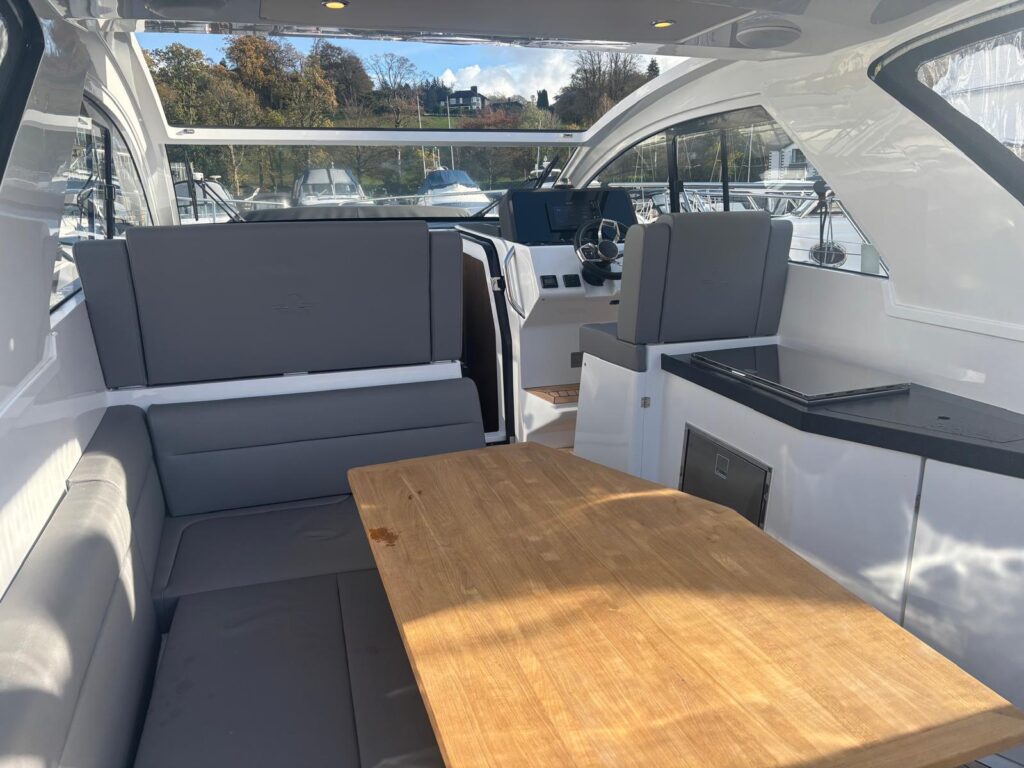 2023 Sealine S335 image 38