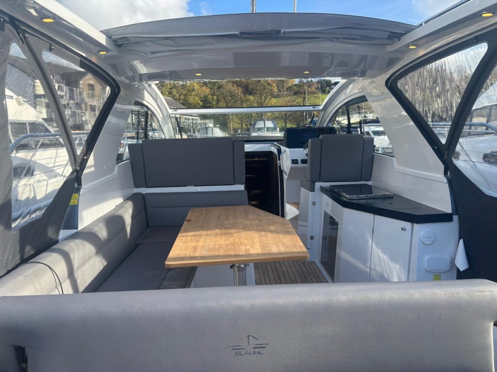 2023 Sealine S335 image 13