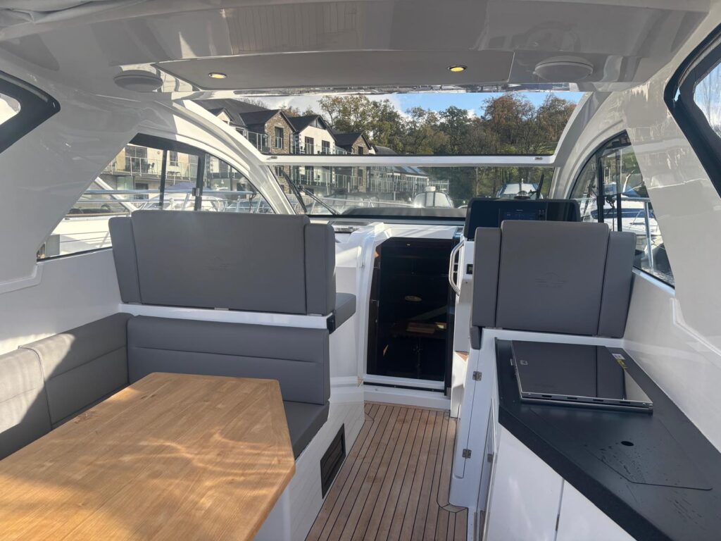 2023 Sealine S335 image 41