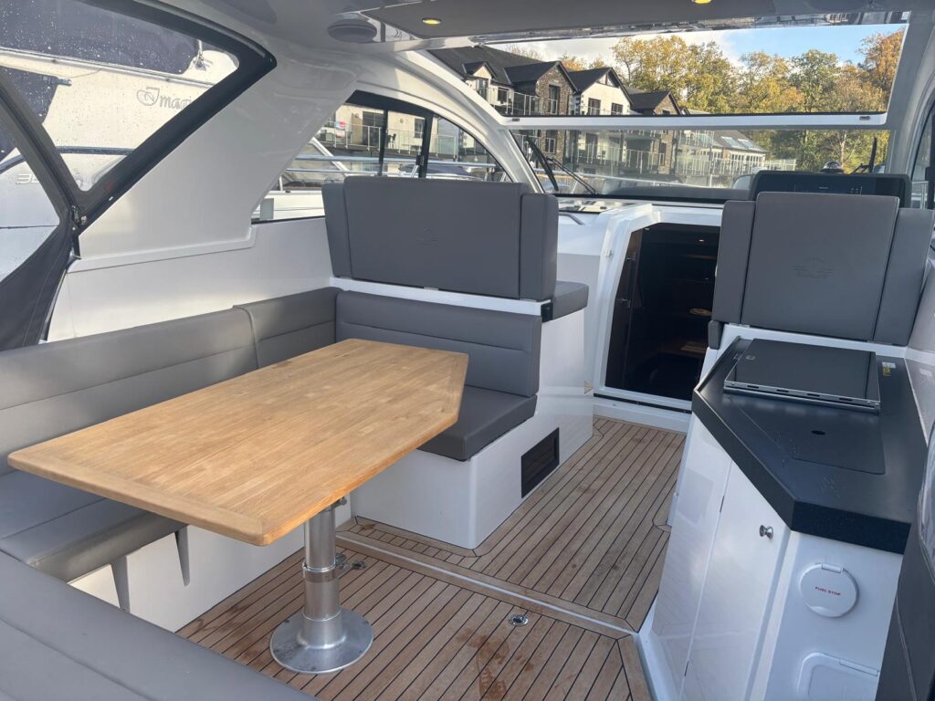 2023 Sealine S335 image 43