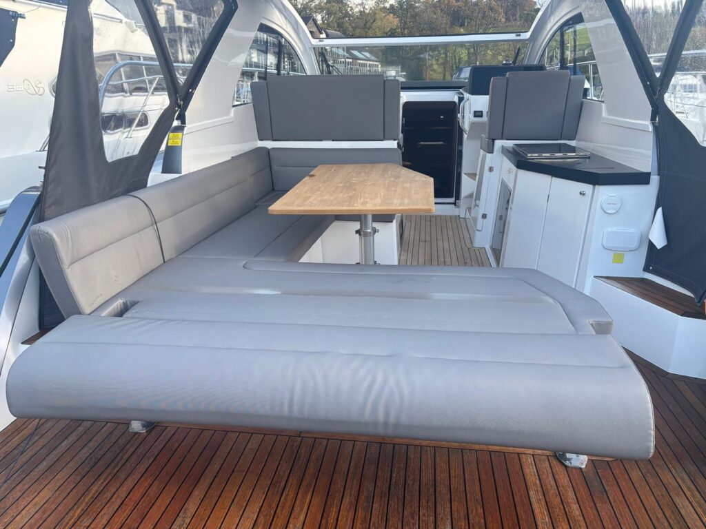 2023 Sealine S335 image 44