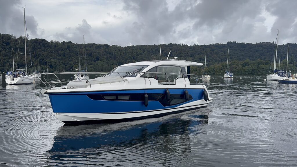 2023 Sealine C335 Ex VAT image 6