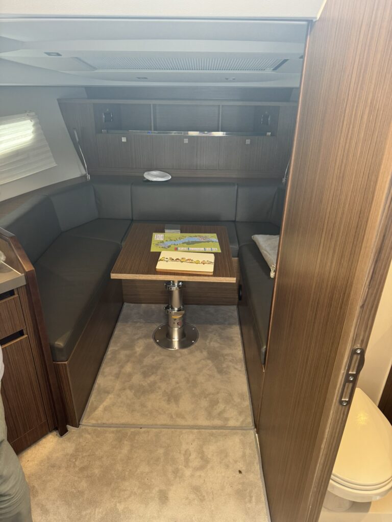 2023 Sealine S335 image 15