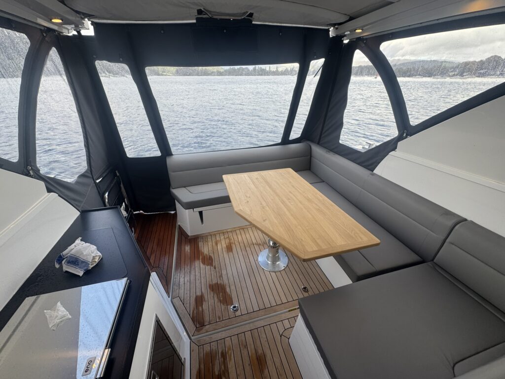 2023 Sealine S335 image 24