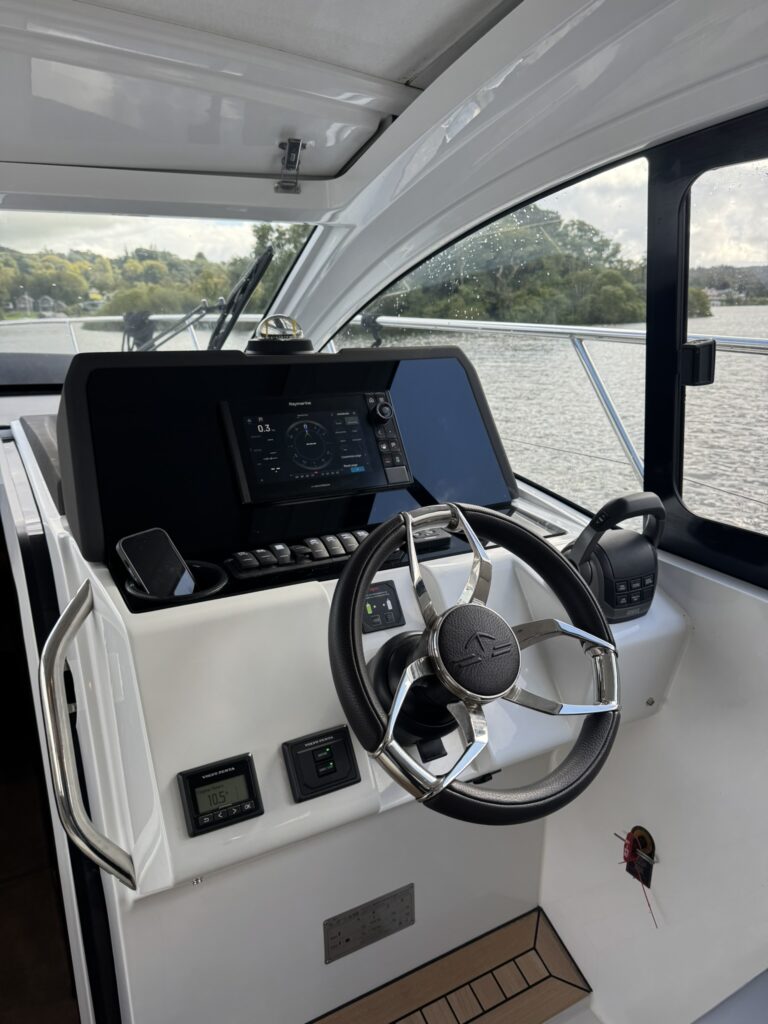 2023 Sealine S335 image 26