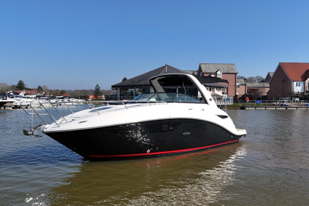 2022 Sea Ray 265 Sundancer image 2