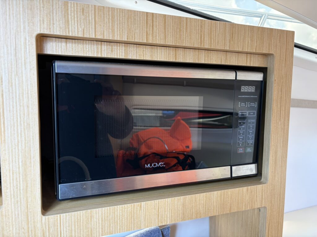 2016 Four Winns V255 image 11
