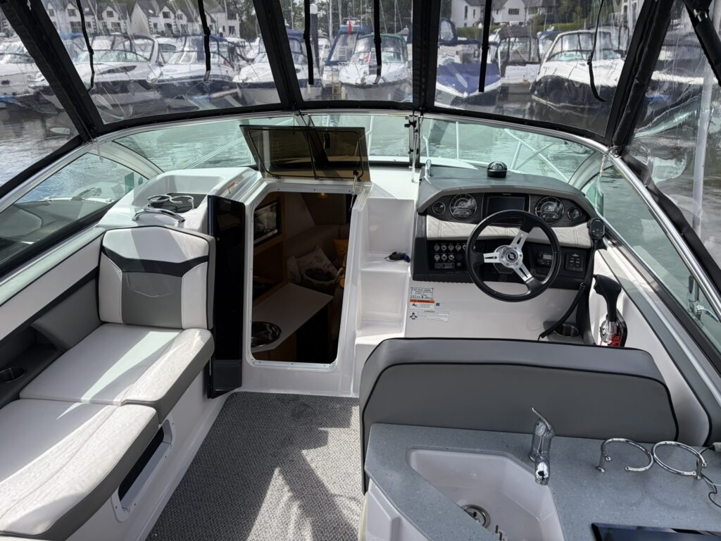 2016 Four Winns V255 image 7