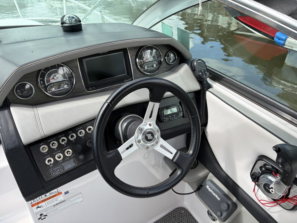 2016 Four Winns V255 image 15