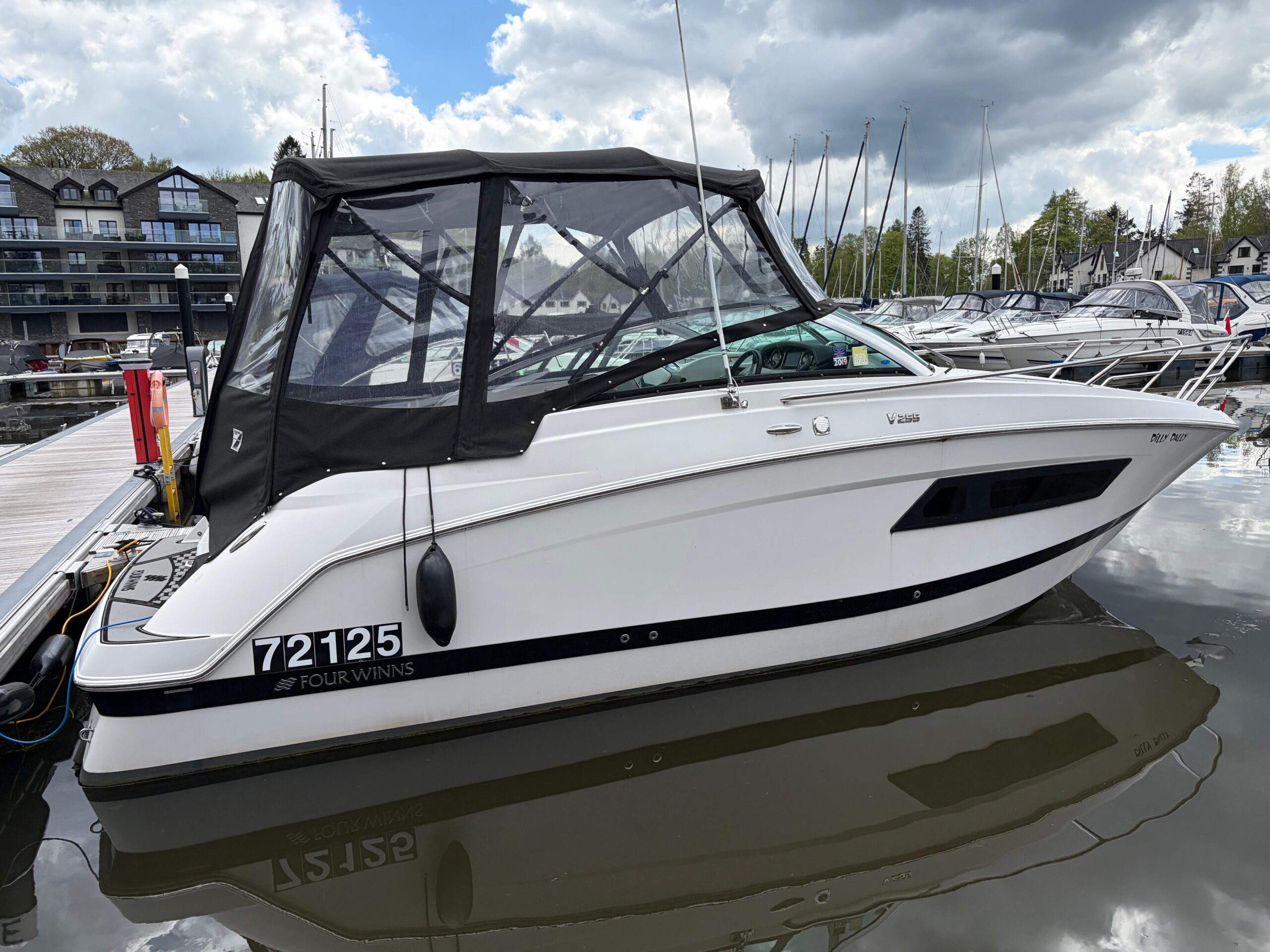 2016 Four Winns V255