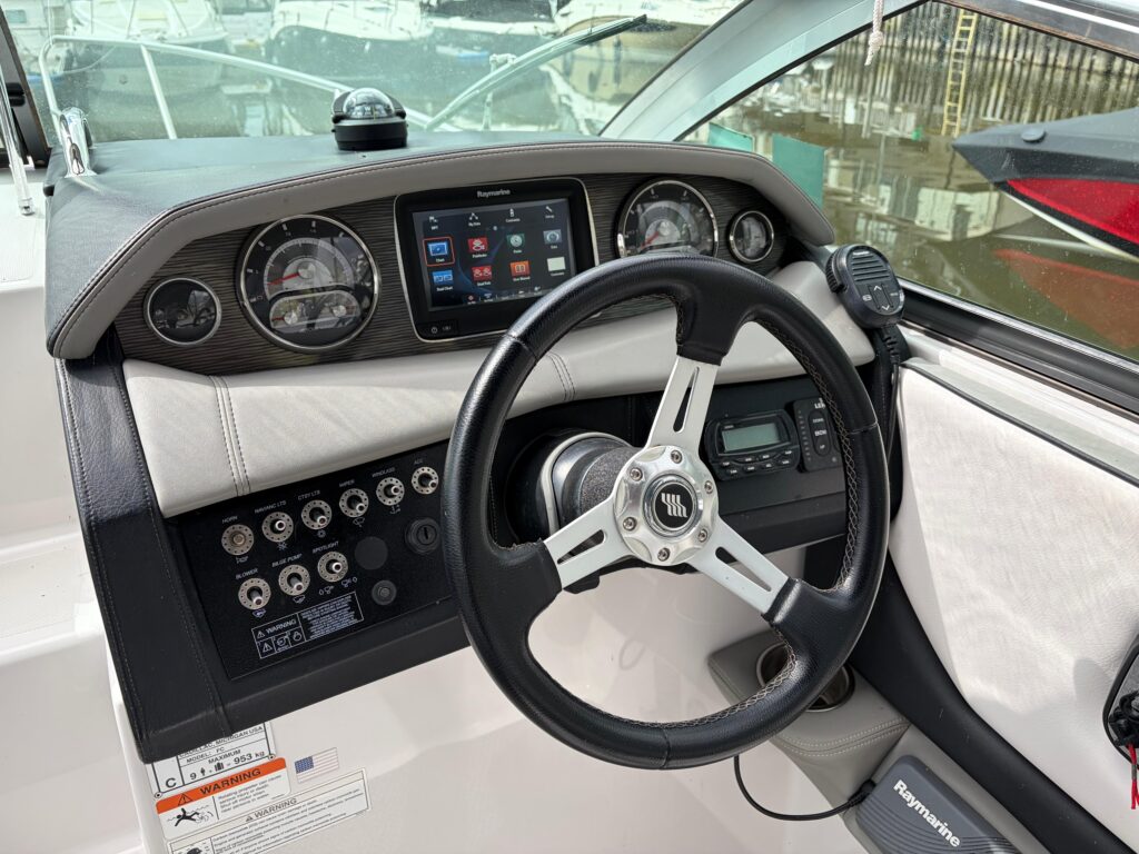2016 Four Winns V255 image 16