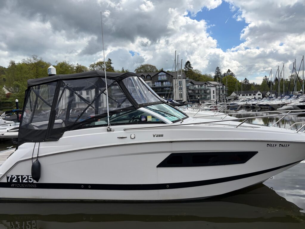 2016 Four Winns V255 image 3