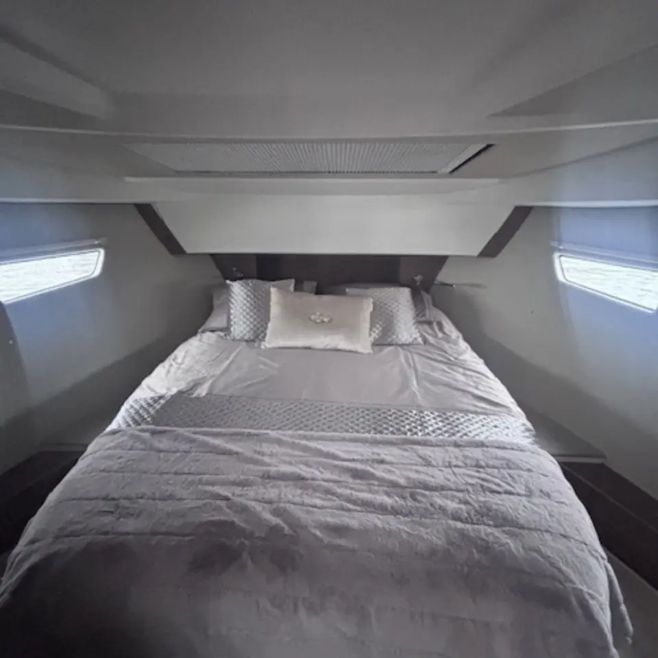 2019 Sealine C330 image 5