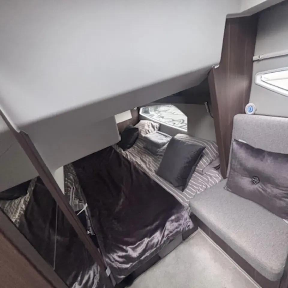 2019 Sealine C330 image 14
