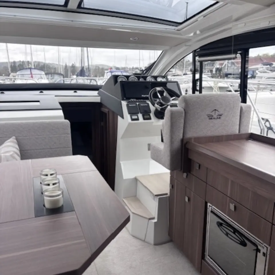 2019 Sealine C330 image 8