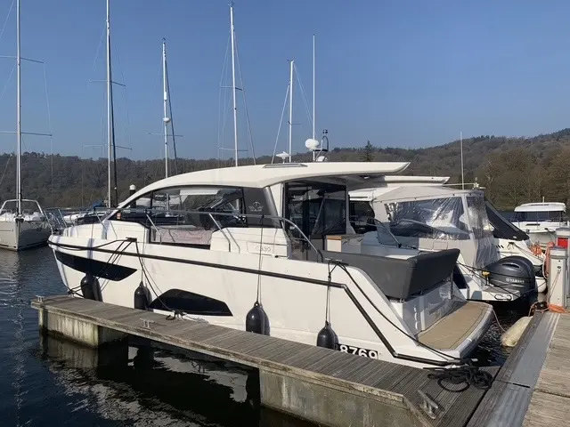 2019 Sealine C330